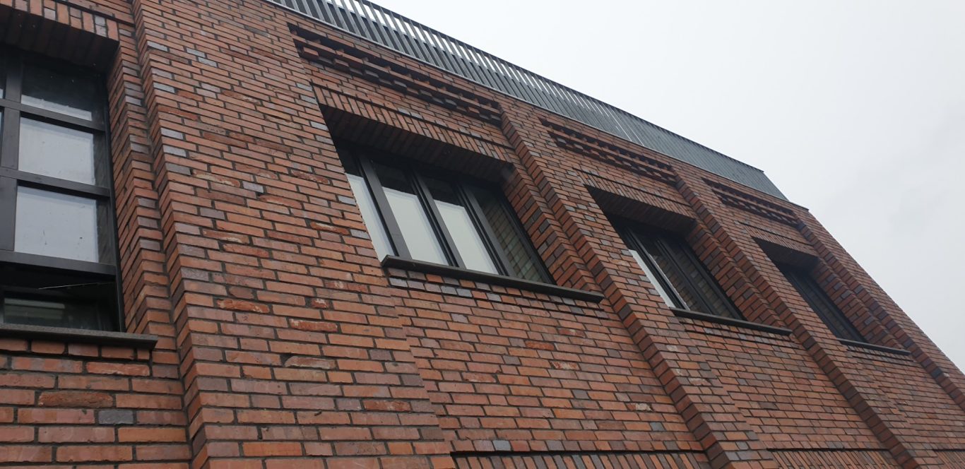 Klinkerfassaden mit dekorativer und klassischer Architektur